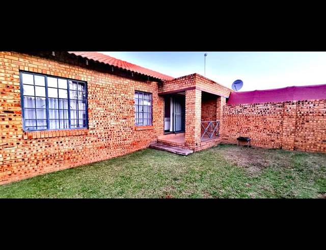 2 BEDROOM TOWNHOUSE FOR SALE IN KOOKRUS